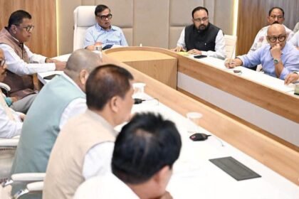 ডিব্রুগড়ে মুখ্যমন্ত্রীর গুরুত্বপূর্ণ বৈঠক: জনজাতীয় পরিবারগুলির ভূমির অধিকার সুনিশ্চিত করার লক্ষ্যে বৈঠক